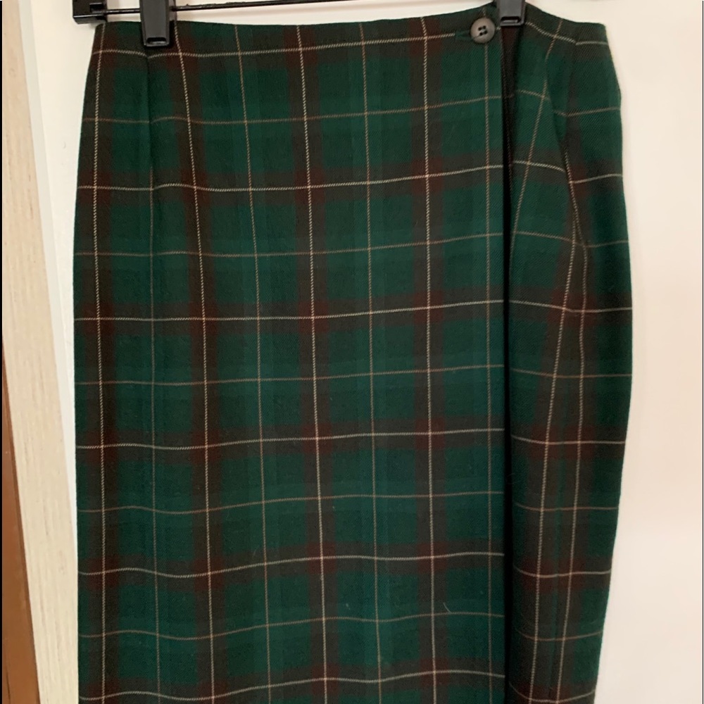 Above the knee skirt Charter